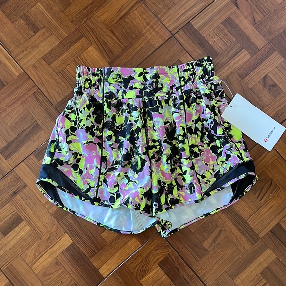 lululemon athletica Pants - Lululemon Hotty Hot HR Short 4” Lined Sz 4